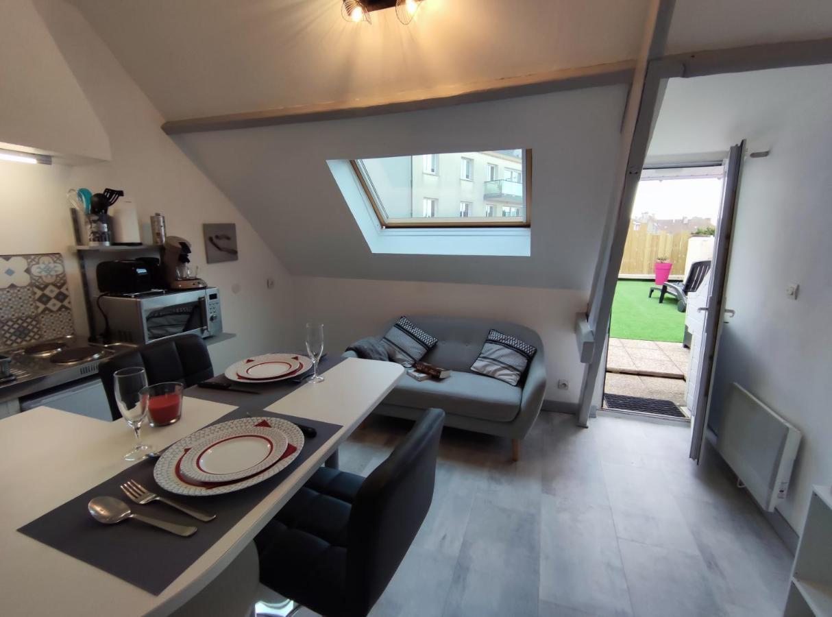 Apartament Joli Petit T2 Terrasse Proche Du Phare Calais Zewnętrze zdjęcie