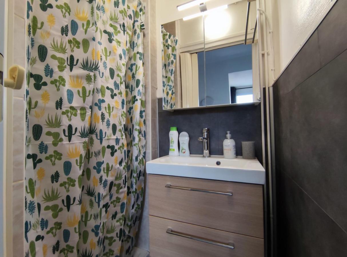 Apartament Joli Petit T2 Terrasse Proche Du Phare Calais Zewnętrze zdjęcie